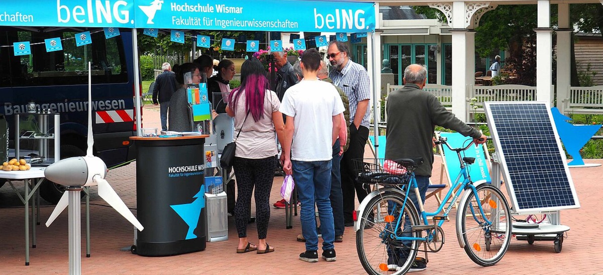 Stand der Sommertour der Fakultät für Ingenieurwissenschaften der Hochschule Wismar 